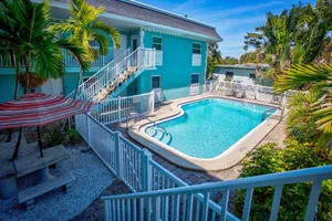 Image of Cozy Condo in Treasure Island. Quick Walk to Beach or Downtown, Boat Dock & Wifi. Great Value!