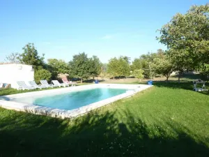 Image of Charming character house in the hills above Aix---------------------