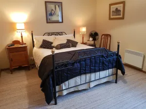 Image of Spacious conjoined house situated on 40 acres 15 minutes from the Hobart C BD.