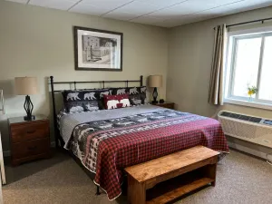 Image of Lodge Hotel H4 · Cute Hotel Condo at Loon Mountain w\/pool, hot tub