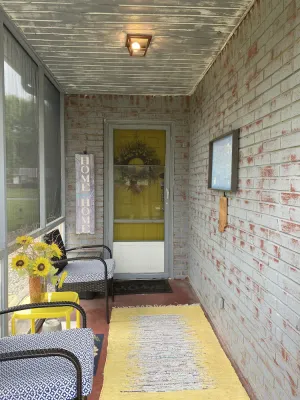 Image of Laura’s Sweet Suite<br>Private, Cozy 2-Bd Rm Guest Suite.<br> HOT TUB