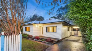 Image of Wombat Cottage * Close to CBD * WIFI * Pet Friendly