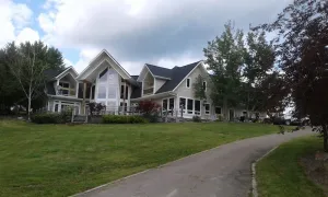 Image of \"Wow\" House, Waterfront, 200' level shoreline