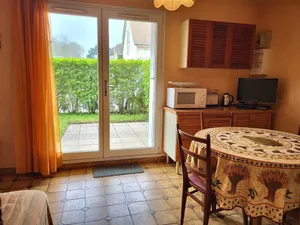 Image of Cozy Garden Apartment Steps from Beach, Sleeps 4