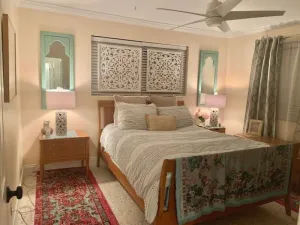 Image of Artist's Bungalow minutes to beach\/downtown