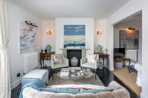 Image of Stylish & Spacious City Center Georgian Townhouse