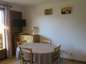 Image of Appartement Convivial pour 4 Personnes avec Balcon et Parking à Châtel - FR-1-198-89