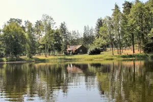 Image of Lakeside cottage