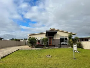 Image of Jestalong House - Pet Friendly Outside - 4 De Guichen Dr