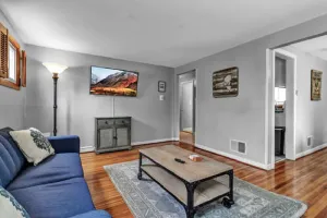 Image of Gorgeous 2 Queen Bed North Buffalo Apartment with Free Driveway Parking