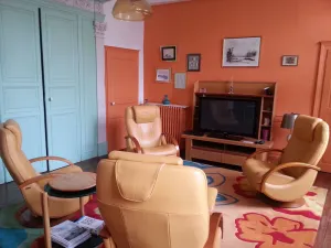 Image of Large apartment downtown, quiet, comfortable, free tea, coffee