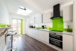 Image of Modern 4 Bed House-Perfect Getaway for Stonehenge!