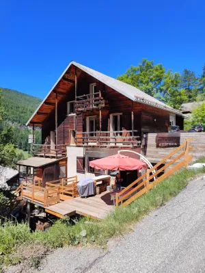 Image of Colorful, self-contained Père Castor apartment in the center of Molines