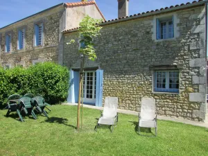 Image of La Brise Marine vacation home with heated pool near Royan