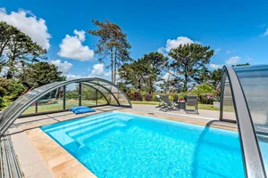 Image of Maison vue mer avec piscine