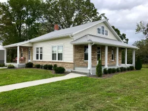 Image of Farmhouse at Lake View Farm near Fugitive Beach