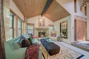 Image of Creekside Paradise. luxury & comfort on private forested parklike grounds