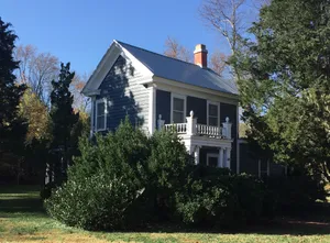 Image of Heart of Irvington w\/Fireplace Walk to Tides Inn &  restaurants - Dog friendly!
