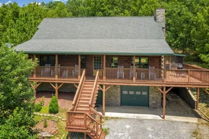 Image of Amazing Log Home near Wineries, Fishing and Hiking