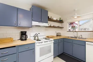 Image of 🐶 North Fork Cottage: Convenient, Pet friendly, Modern Furnishings!🌲