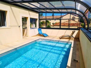 Image of Gîte rénové avec piscine chauffée, sauna, fitness et jardin à Salles-de-Barbezieux - FR-1-653-218