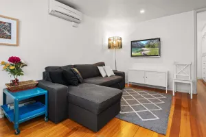 Image of Convenient Apartment in heart of Carlton