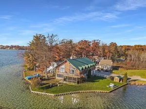 Image of The Derby Lodge - Lake living at its finest!!