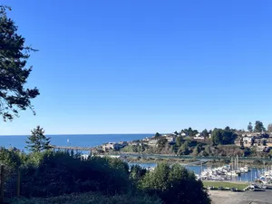 Image of 🐳🧜🏽‍♀️Sea La’VIEWS OceanHarborRiverVIEWS wHOT TUB Walk2Ocean LUXURY KingBeds+ EV+FUN