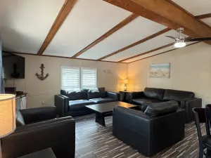 Image of Island Club #6