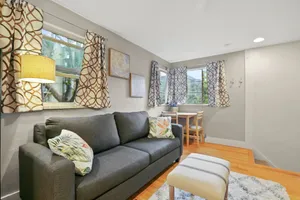 Image of Beautiful Carriage House - Near Botanical Gardens-On site parking