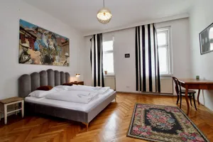 Image of BRIGHT ELEGANT FLAT in Center