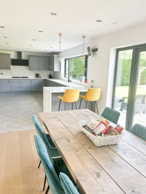 Image of Luxe 5 bed house in Guildford. Morden amenities