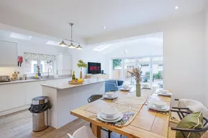 Image of Beautiful House - Sleeps 8 - Close to City Centre with Free Parking, Fast Wifi and Smart TV with Virgin TV and Netflix by Yoko Property