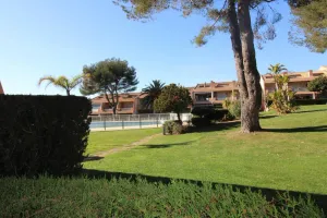 Image of EDENCAU Appartement pour 4 personnes climatisé proche de la mer avec piscine commune au Pradet