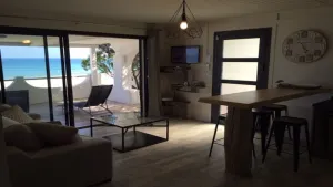 Image of T4 feet in water