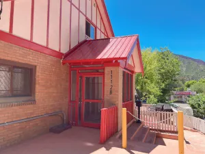 Image of Beautiful Well Preserved Historical 2 bedroom House. 1112B