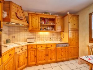 Image of Chalet familial spacieux au pied des pistes avec navette, parking et équipements complets - FR-1-642-3