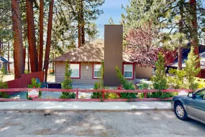 Image of Sleek Bungalow with Hot Tub | 3 Blocks to Heavenly Gondola, 12 Mins to Beach