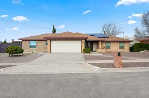 Image of This spacious home has all you need with 2 primary suites, 2 guest bedrooms, and 3 bathrooms