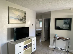 Image of ❤️❤️RIVERSIDE  RETREAT RIVERWALK FISHING🐠🐟HISTORIC DOWNTOWN-PETS WELCOME🐈🐩