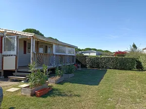 Image of Mobilhome terrace, garden, near Montpellier and the sea in a 4 * campsite