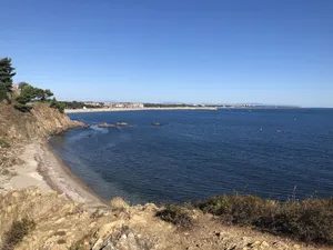 Image of Quiet, sunny location between sea and mountains