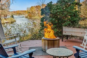 Image of Art Docko - Lakefront Artist Retreat w\/ Hot Tub!