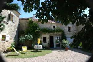 Image of Emma's Cottage cottage quiet in the vineyards 3km from the town. Near Royan