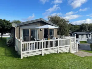 Image of SPACIOUS COMFORTABLE HOLIDAY HOME WITH UNIQUE LAYOUT ON 5 Star SHOREFIELD HOLIDAY PARK