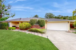 Image of Updated & Sunny Sonoma 1950s Ranch Near Santa Rosa & Wineries