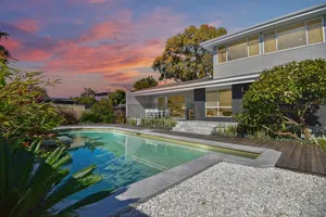 Image of Diamond Head Manor