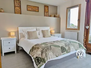 Image of 3-bedroom independent house - modern comfort and historic charm, pets allowed