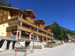 Image of Appart +Local à skis | Pres de la navette