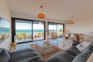 Image of Unique in the region, prestigious 100m2 seafront apartment with enchanting view